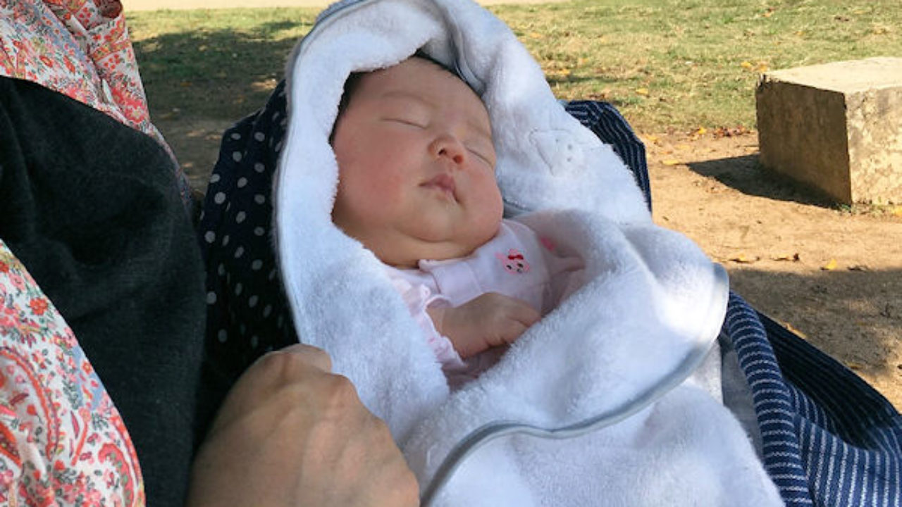 生後2ヶ月の赤ちゃんとお出かけ 外気浴の服装 持ち物 注意点 Yuki Co Yuki ユキコユキ