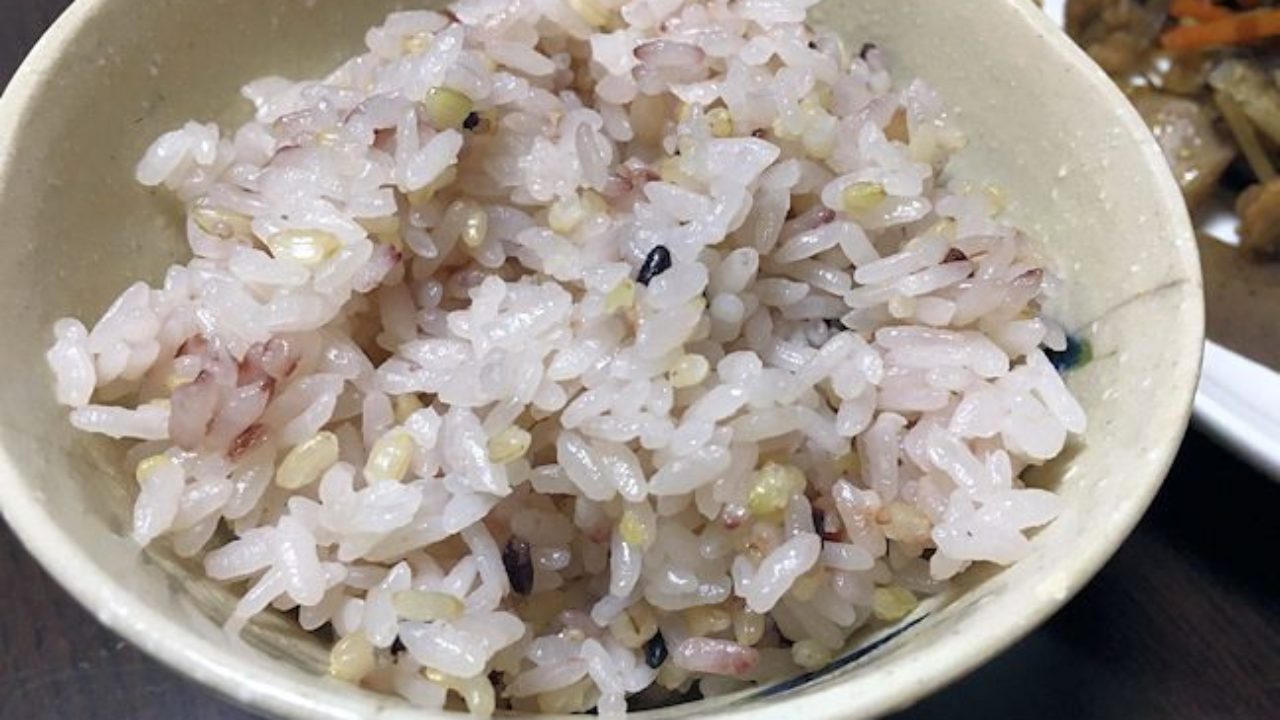 玄米雑穀は便秘解消に効果的 白米と一緒に炊飯器で炊いてみた Yuki Co Yuki ユキコユキ