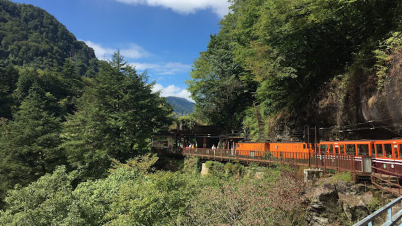 黒部峡谷トロッコ列車の旅＊雨天＆子連れなら特別客車が快適！｜YUKI